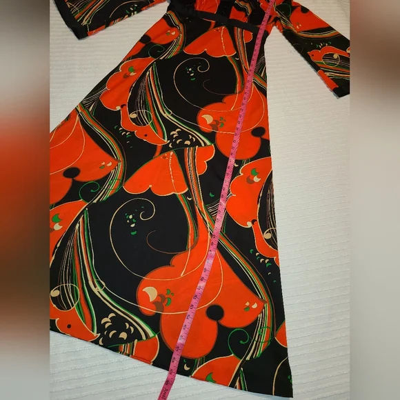 Vintage 1970s Tori Richard Honolulu Vibrant Black and Orange Patterned Dress - Picture 4 of 6